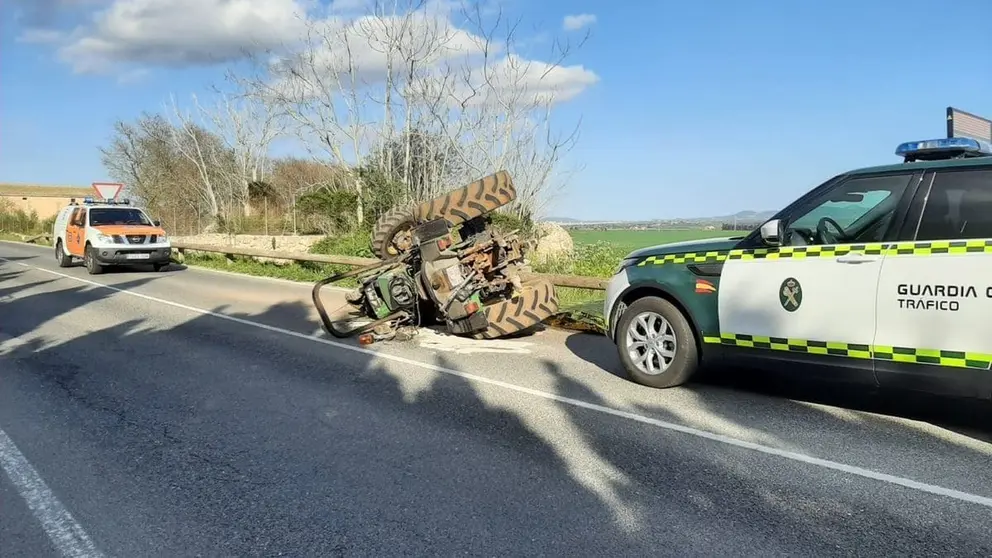 Muere un joven de 24 tras el vuelco de un tractor en Granada