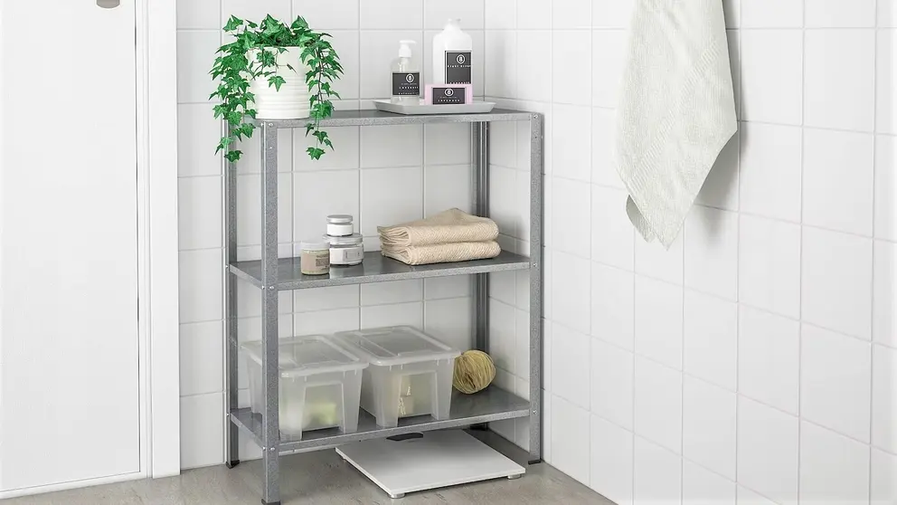 La estanter&iacute;a de Ikea que deja el suelo despejado en terrazas, ba&ntilde;os y entradas de casa s&oacute;lo 15 euros