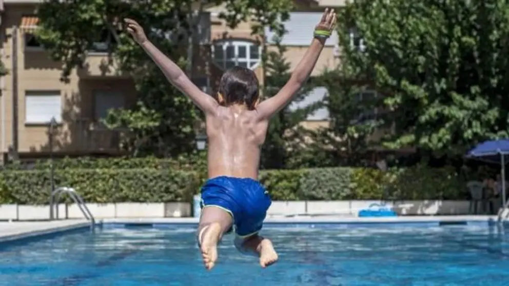Las terribles consecuencias de una mala zambullida en el agua en pleno verano