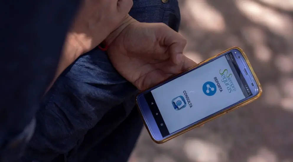 As&iacute; esp&iacute;a a una compa&ntilde;era de trabajo en M&aacute;laga instalando un software en el m&oacute;vil