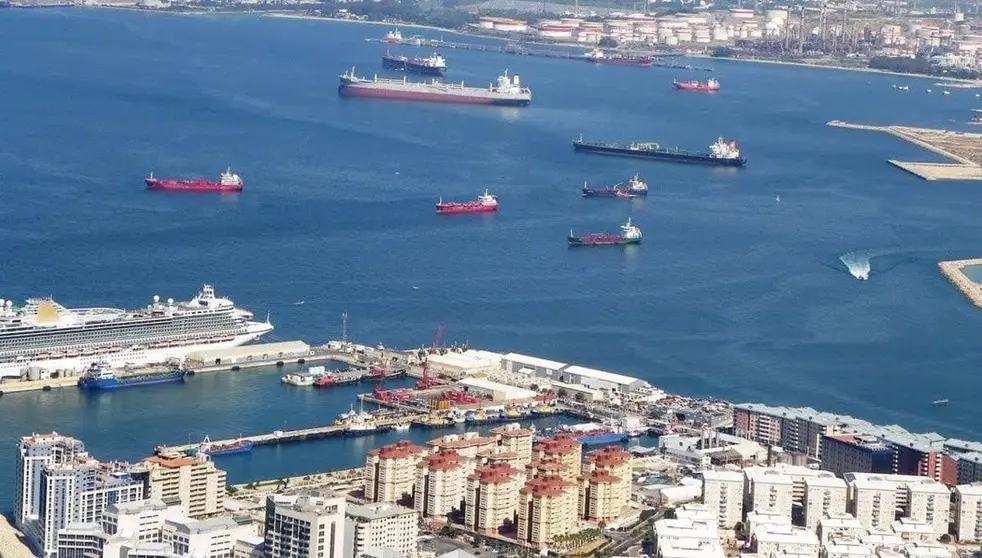 Encuentran un cad&aacute;ver flotando en la costa de C&aacute;diz