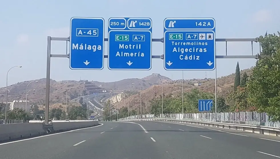 Pierde una pierna tras ser atropellado en Almer&iacute;a. Estaba cambiando la rueda del coche