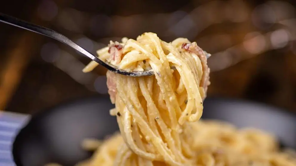 Pasta a la carbonara con bacon