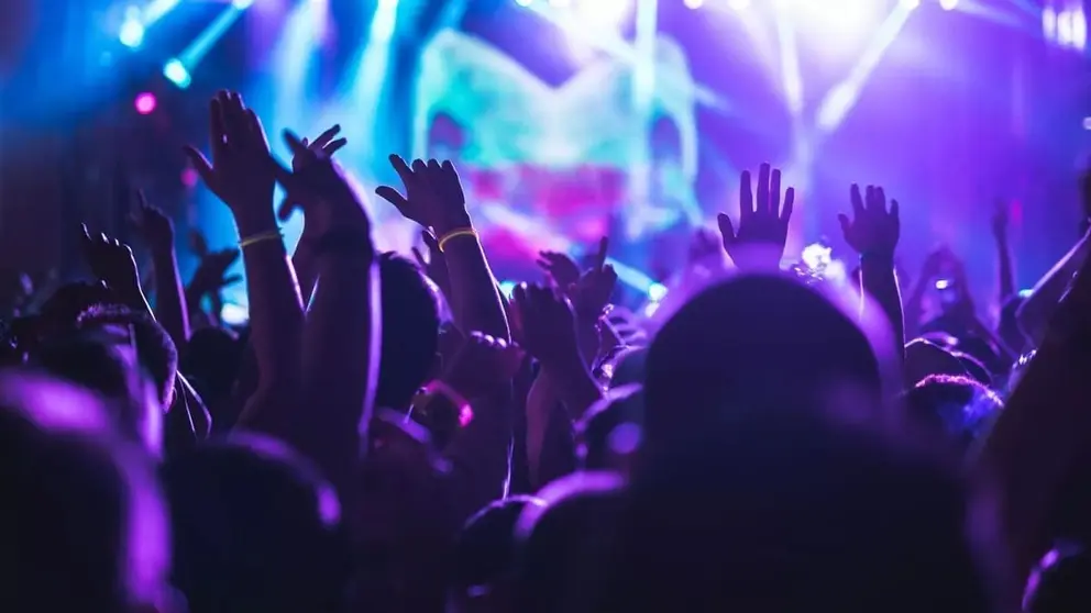 Pinchazos con jeringuillas en discotecas de C&aacute;diz. Primeros casos de sumisi&oacute;n qu&iacute;mica