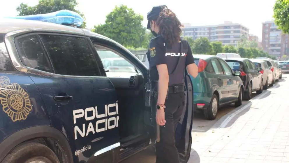 Una agente de la Polic&iacute;a Nacional | Archivo
