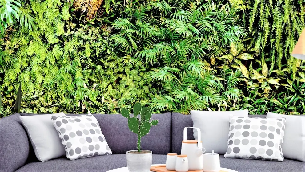 Meter un jard&iacute;n en la pared de casa nunca fue tan f&aacute;cil y barato: el de Leroy Merlin no hace falta regarlo