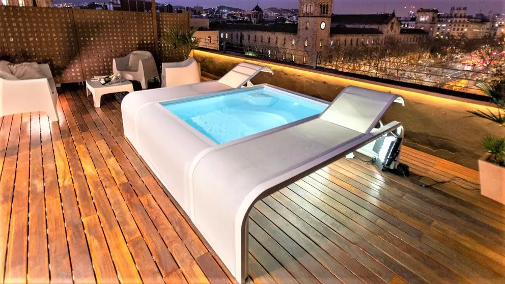 Leroy Merlin y Amazon arrasan con la piscina (con tumbonas) para terrazas y balcones