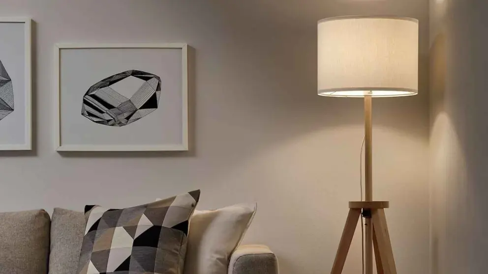 L&aacute;mpara de pie LAUTERS de Ikea