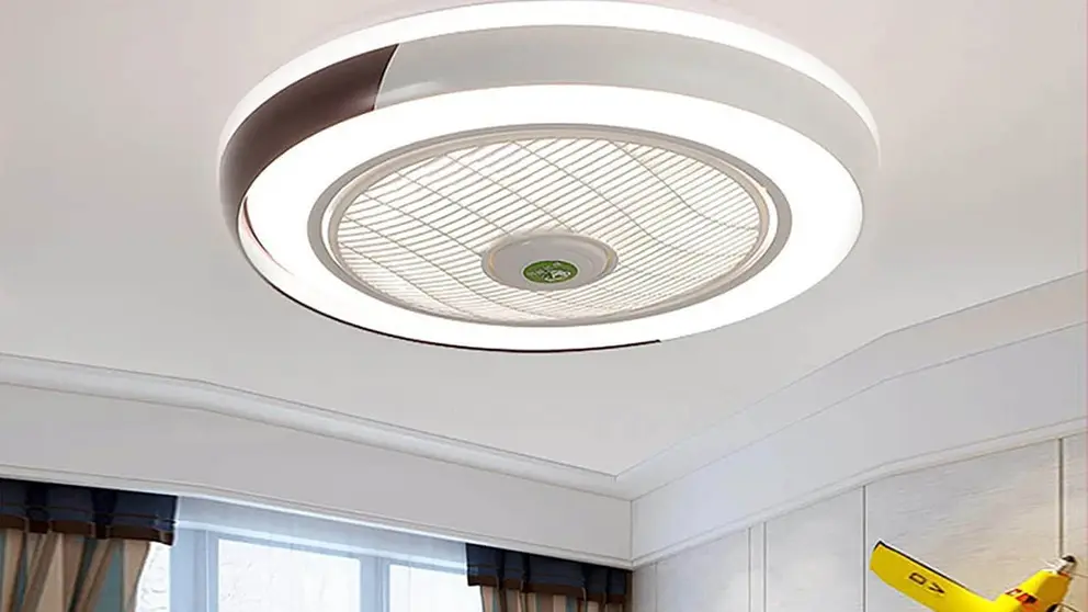 Esta l&aacute;mpara con ventilador queda elegante y las aspas no se ven