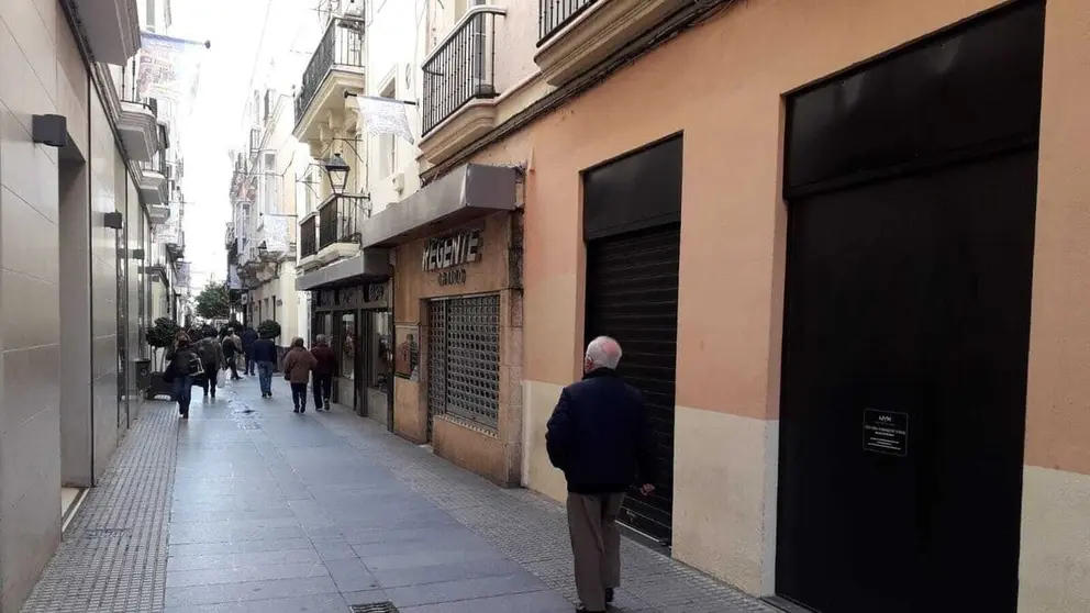 Una mujer roba en 3 tiendas en pleno centro de C&aacute;diz. Ten&iacute;a una orden de alejamiento