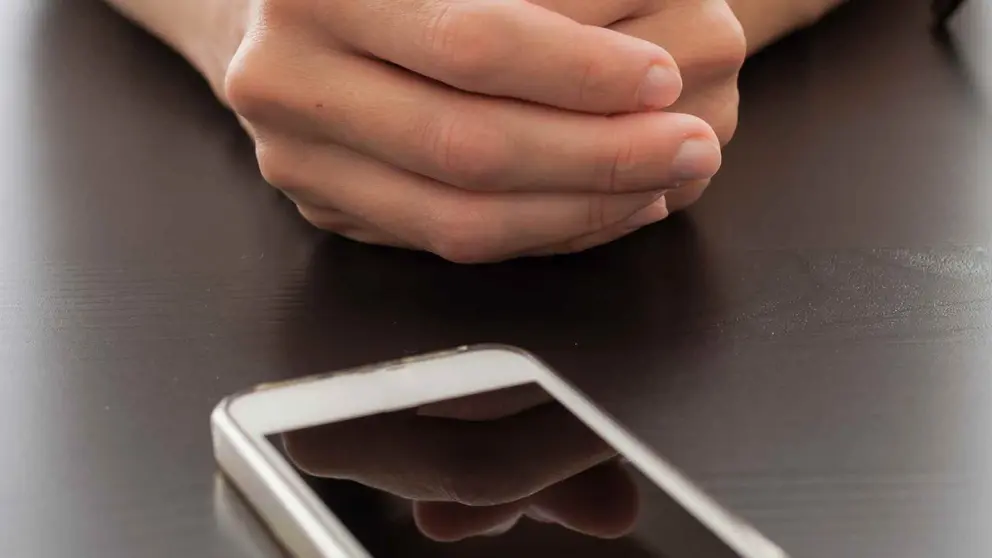 Acosa a una vecina de La Puebla del R&iacute;o llam&aacute;ndola 1500 veces con n&uacute;mero oculto