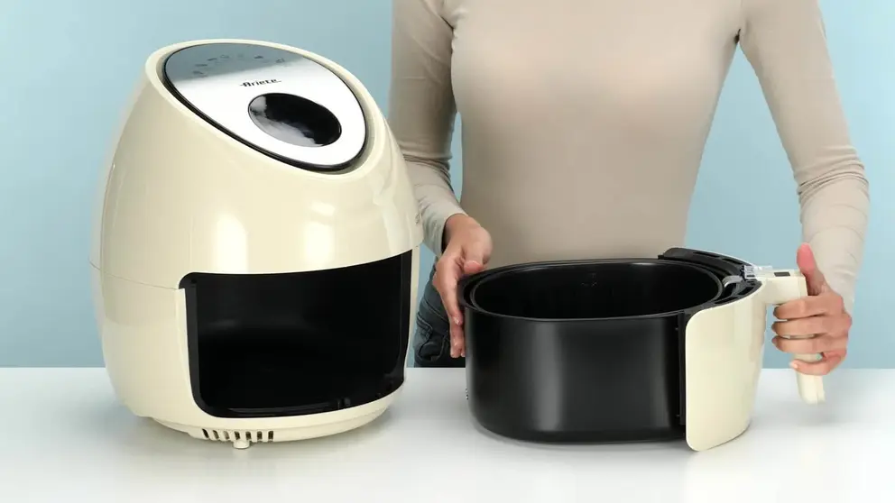 La freidora de aire que parece una nave espacial y funciona sola mientras est&aacute;s tirada en la tumbona (1)