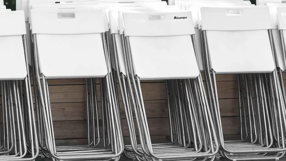 La silla plegable que no ocupa lugar de Alcampo es resistente para visitas inesperadas