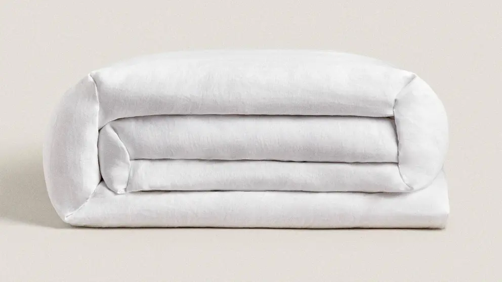 Zara Home pulsea a Ikea: llega el edred&oacute;n que arrasa en verano por su tejido (antial&eacute;rgico y transpirable)