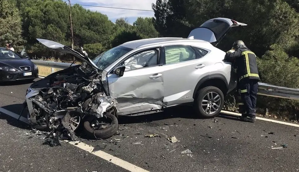 Este es el impactante choque frontal entre 2 coches en Hornachuelos (C&oacute;rdoba)
