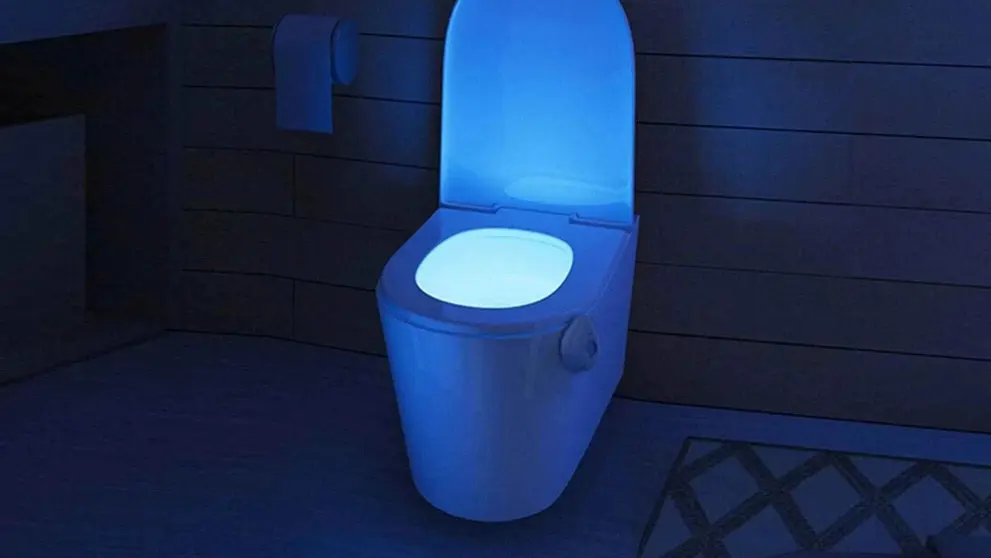 No te creo Amazon: llega la l&aacute;mpara para el inodoro que cambia de color y alumbra el ba&ntilde;o