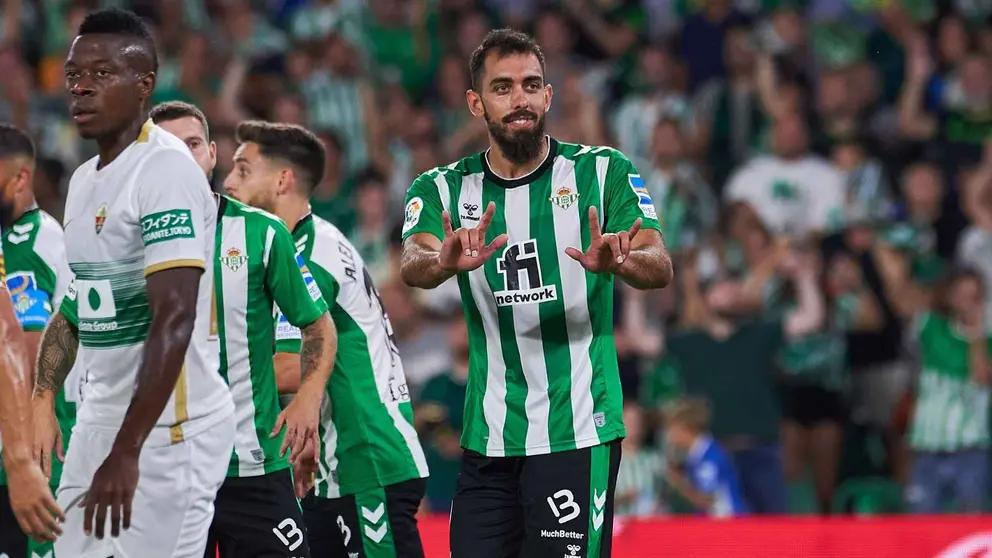 Borja Iglesias celebra su gol en el Real Betis - Elche | Salvador L&oacute;pez para El MIRA