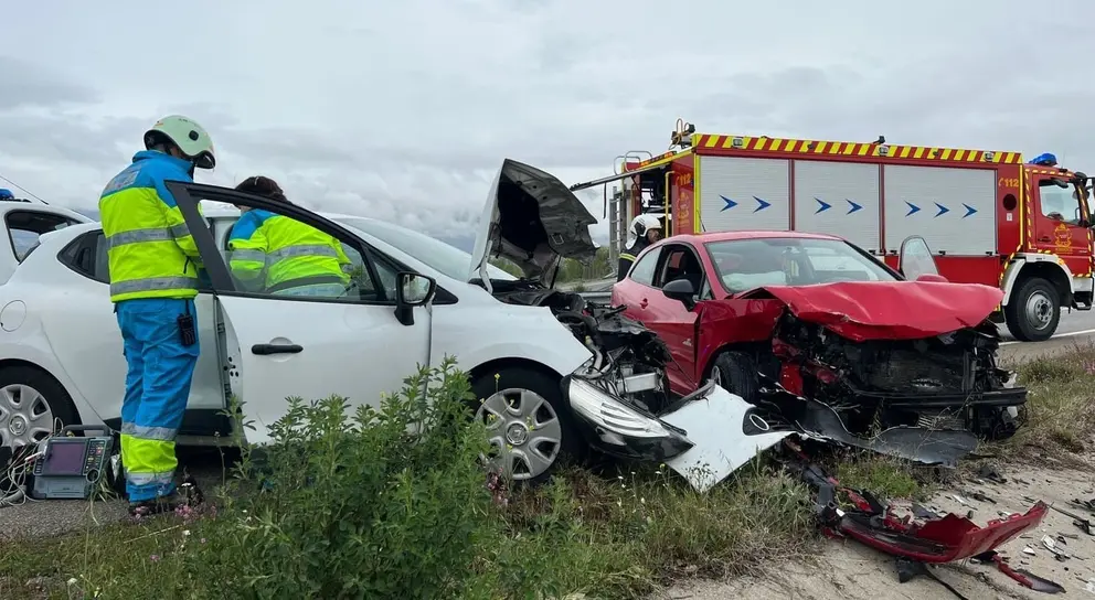 Esta es la impactante colisi&oacute;n frontal entre 2 turismos en C&aacute;diz