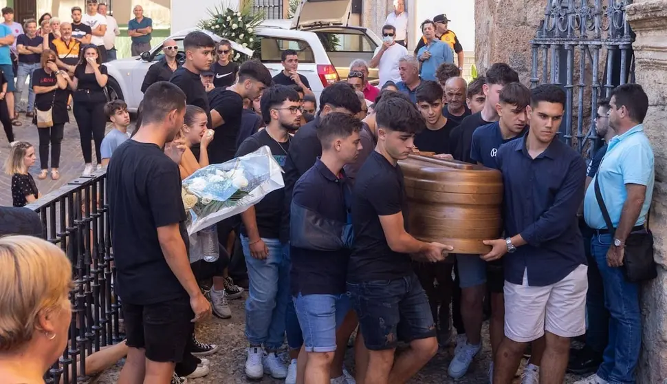 &Iacute;llora entera despide al joven Juan. La historia de un pueblo unido para cercar al asesino