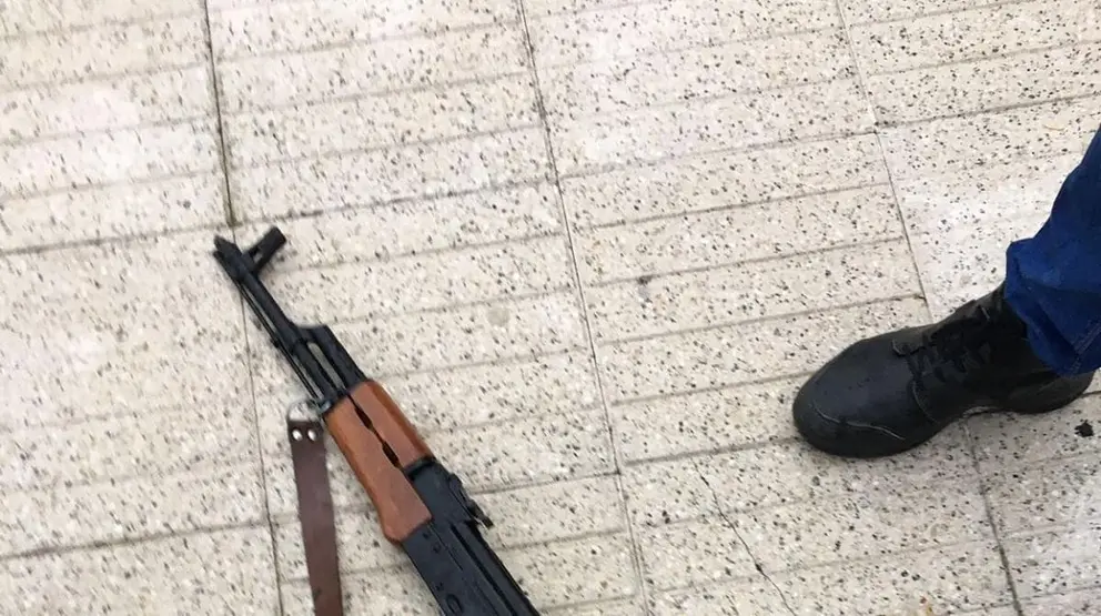 Irrumpe en su antigua empresa en M&aacute;laga y se l&iacute;a a tiros con los trabajadores