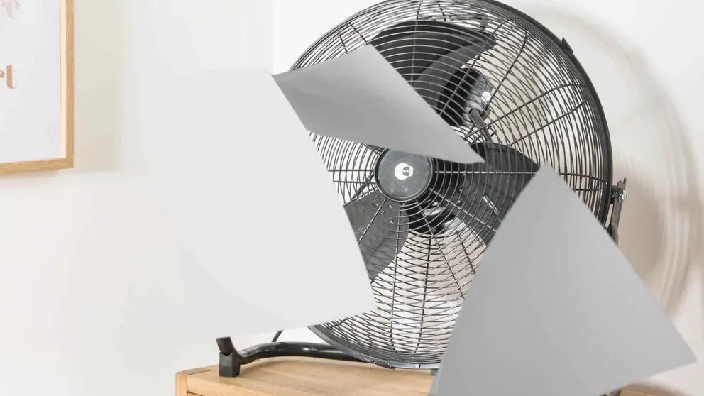 Este ventilador arrasa con los papeles de la mesa pero te evita sudar y est&aacute; en Leroy Merlin
