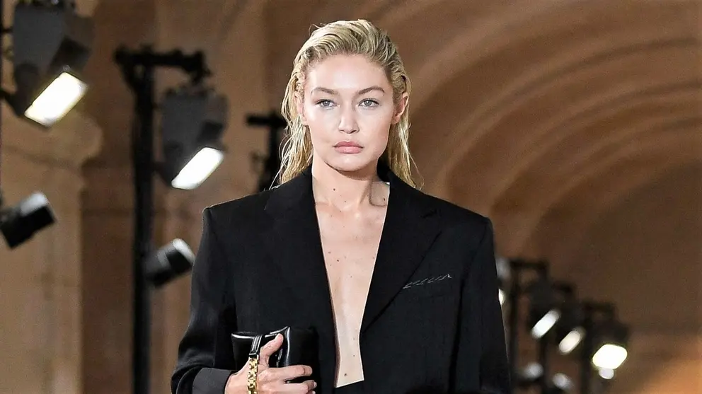 Que nadie diga que la chaqueta perfecta no existe: firmada por Mango (es muy Victoria Beckham)