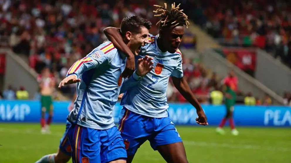 &Aacute;lvaro Morata y Nico Williams celebrando el gol frente a Portugal