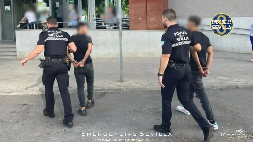 As&iacute; huyen 2 menores de la Polic&iacute;a Local en una moto robada en Sevilla. Persecuci&oacute;n de pel&iacute;cula