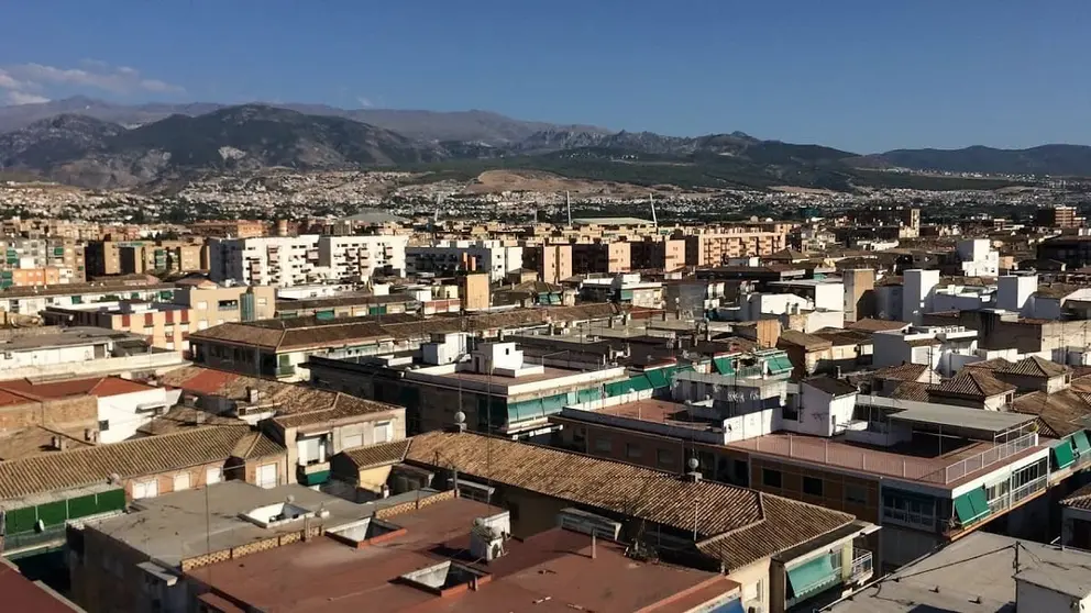 Muere una mujer de 71 a&ntilde;os tras caer desde una sexta planta en Granada. Se investigan las causas