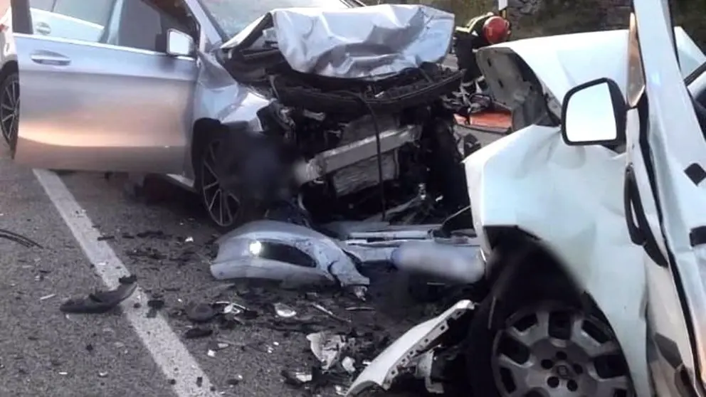 Impactante accidente entre 2 turismos en Isla Cristina. Estas son las terribles consecuencias