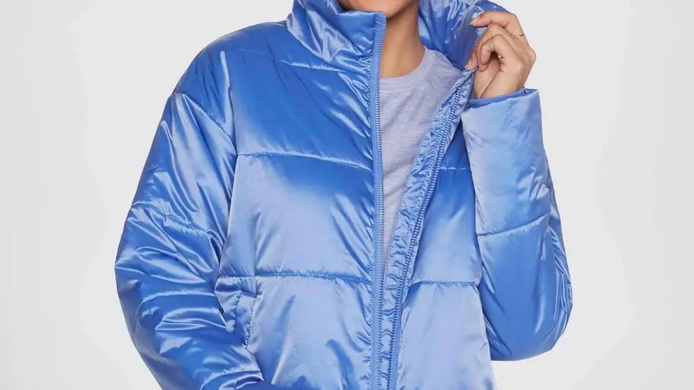 La locura por la chaqueta de Skechers perfecta para usar en invierno: cuesta 84 euros