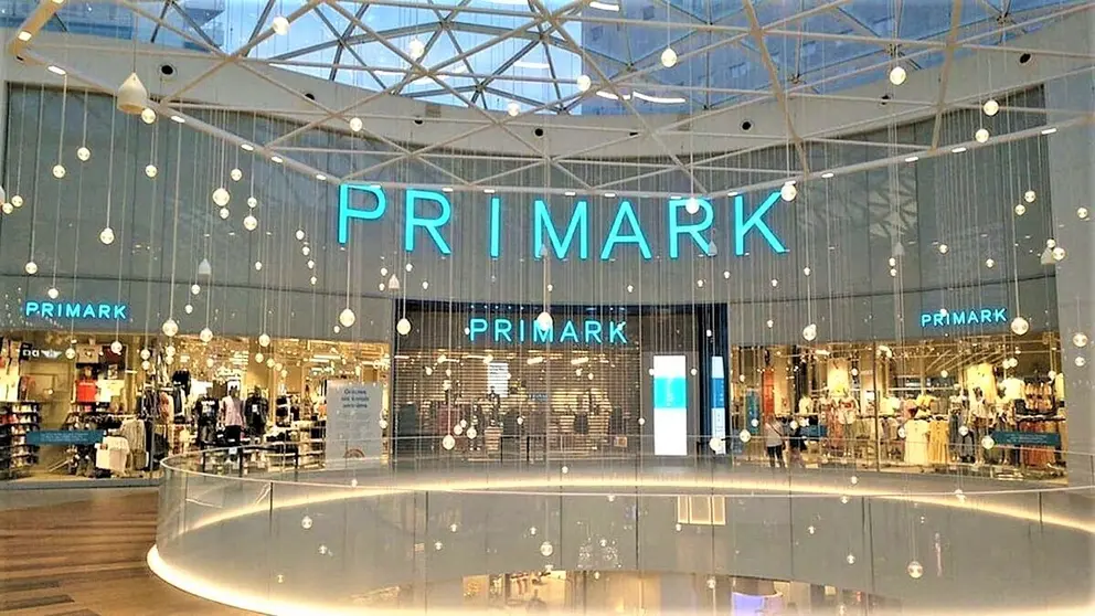 No te arrepentir&aacute;s: estos abrigos de Primark y Zara est&aacute;n creados para ir a la oficina