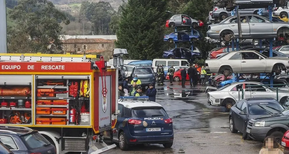 Accidente en Almer&iacute;a. Muere un hombre tras caerle encima el coche que arreglaba en Moj&aacute;car