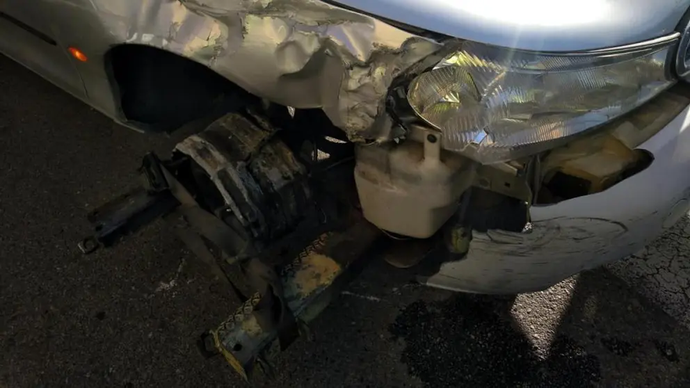 As&iacute; conduce bebido y drogado por M&aacute;laga con los airbags activados y sin un neum&aacute;tico