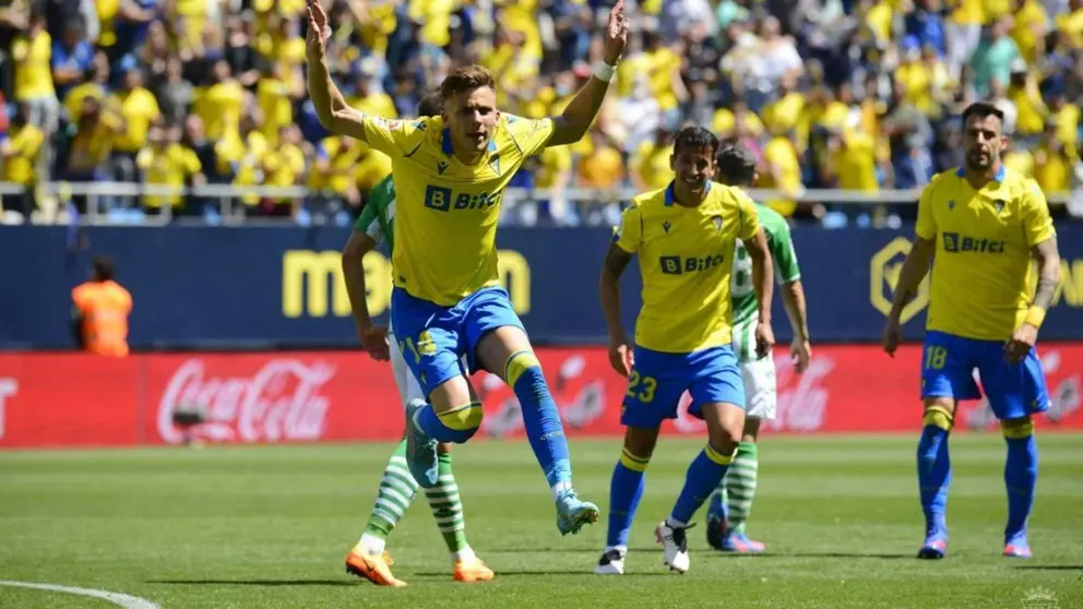 Iv&aacute;n Alejo anot&oacute; el gol del C&aacute;diz en la &uacute;ltima visita del Betis al Nuevo Mirandilla | CCF