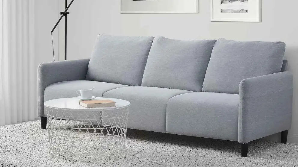 Chollazo en Ikea con este sof&aacute;: comodidad m&aacute;xima para descansar mientras ves la televisi&oacute;n