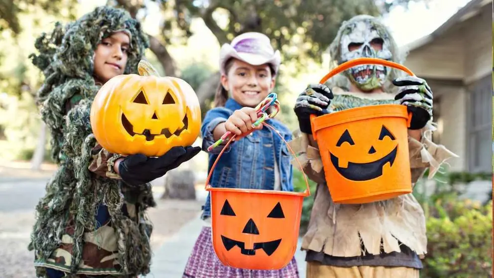 Ni&ntilde;os en Halloween
