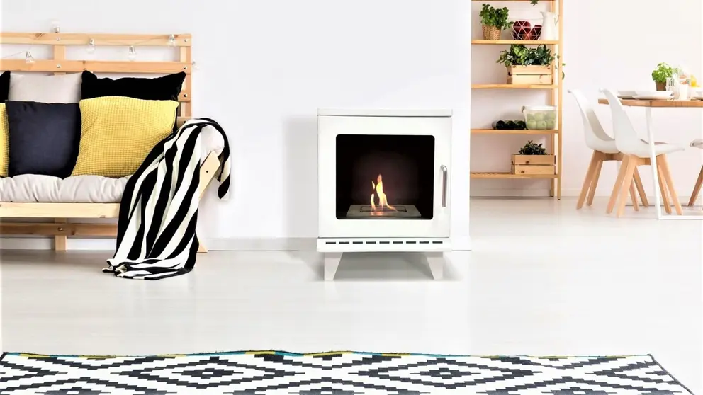 La mejor estufa chimenea sin instalaci&oacute;n de Leroy Merlin que no para de arrasar