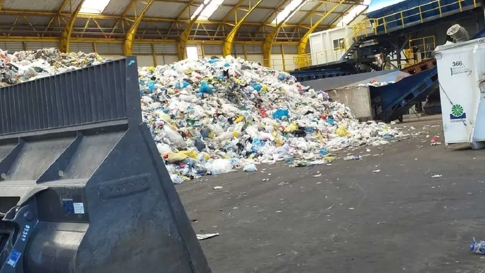 Angustia en Granada. Queda atrapado en una planta de reciclaje de Guadix (Granada)