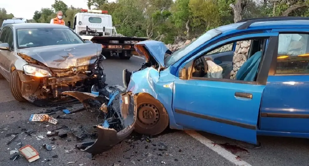 Impactante choque de coches en Palma del R&iacute;o (C&oacute;rdoba). Consecuencias para los afectados