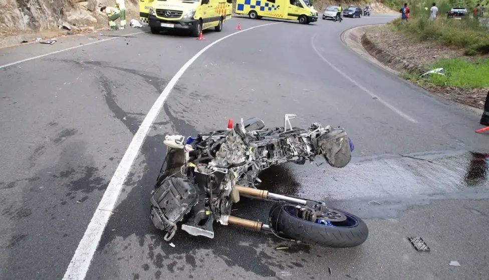 Muere un joven tras chocar su moto contra un olivo en un carril de Montefr&iacute;o (Granada)