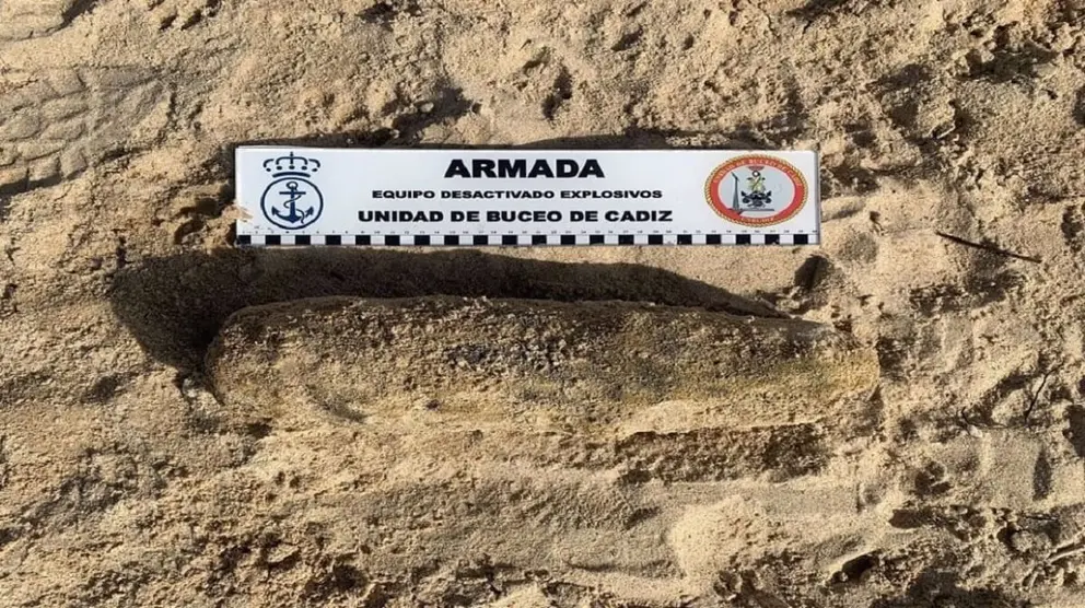 Encuentran un artefacto explosivo en plena playa de Sancti Petri en C&aacute;diz
