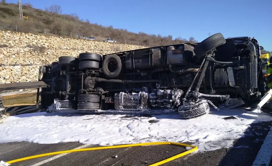 Este es el impactante choque entre 2 camiones en Bail&eacute;n. Kil&oacute;metros de retenciones