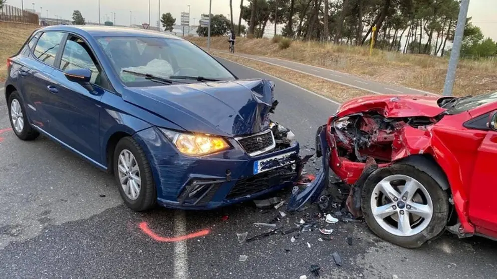 Muere una persona tras el choque entre 2 coches en Sevilla