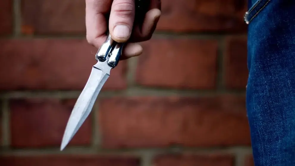 Inseguridad en Sevilla. Entra a robar armado en una vivienda y 5 gasolineras