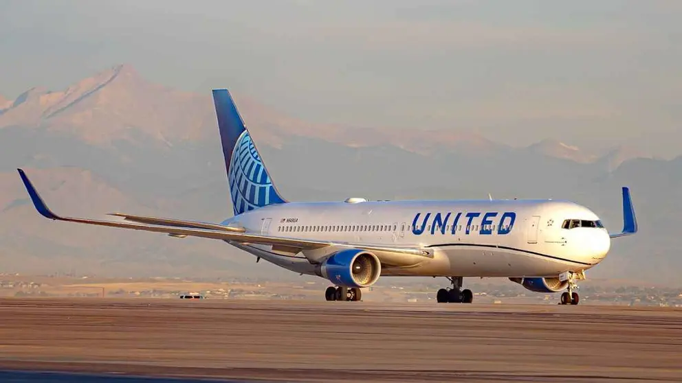 Un avi&oacute;n de United Airlines