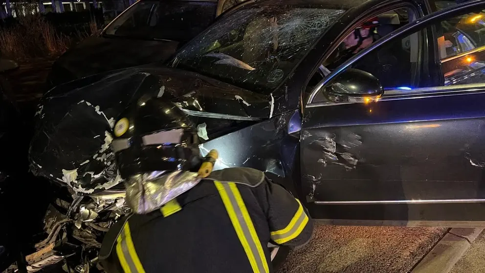 Chocan 2 veh&iacute;culos en la A-92 a su paso por Granada. Personas atrapadas y consecuencias