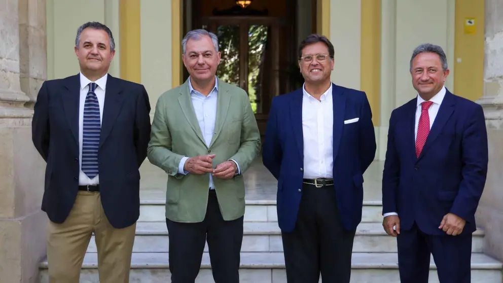 Jos&eacute; Luis Sanz junto a Manuel Torreglosa, Manuel Morillo y Antonio Casta&ntilde;o, nuevos gerentes de las empresas municipales en Sevilla