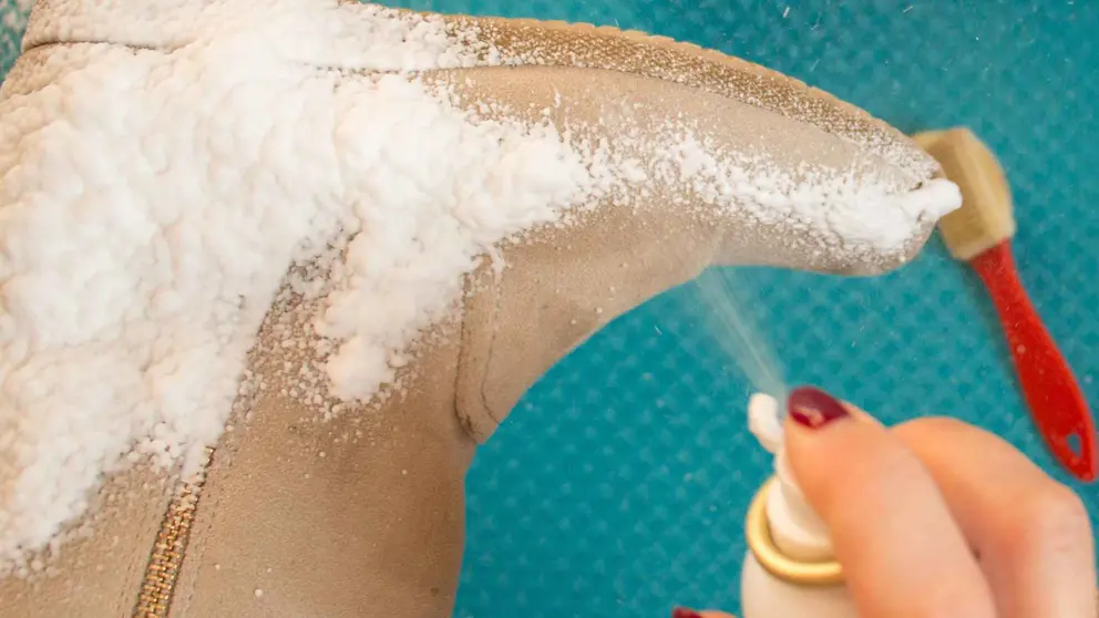 El invento para las botas que ficha Decathlon para convertirlos en impermeables