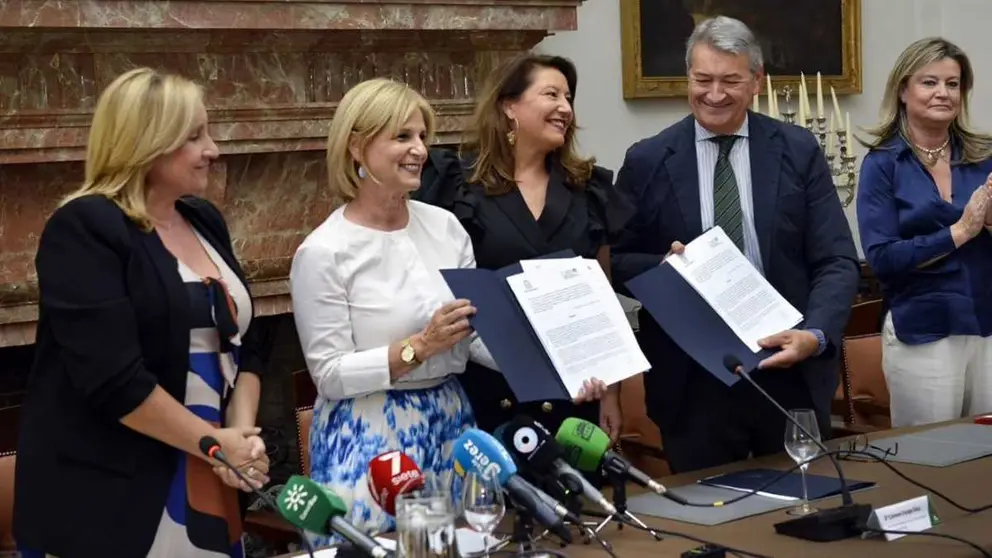 Firma del convenio para la elaboraci&oacute;n del&nbsp;Plan de la Vi&ntilde;a